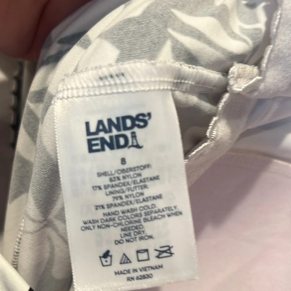 Lands End Women’s Blouson Tummy Hiding Tankini Swimsuit Top Size 8 Black White